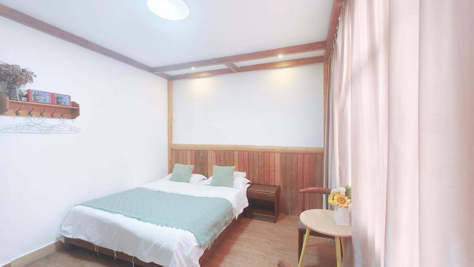 Breeze & Alley Inn--tianmenshan Cableway-english Reception-tourism Planing Homestay *