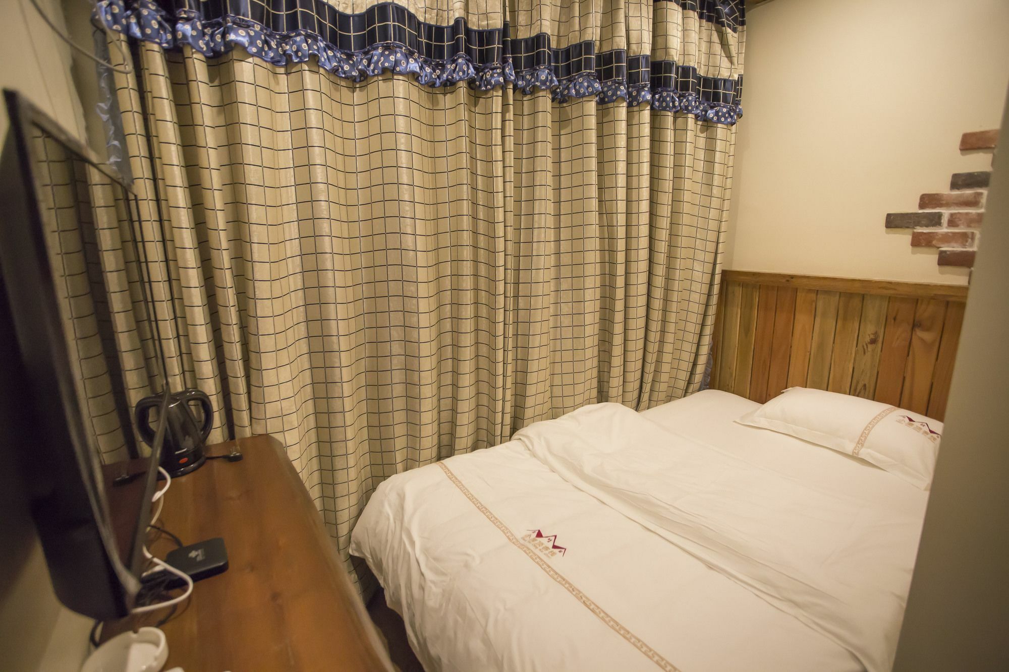 Breeze & Alley Inn--tianmenshan Cableway-english Reception-tourism Planing Homestay *